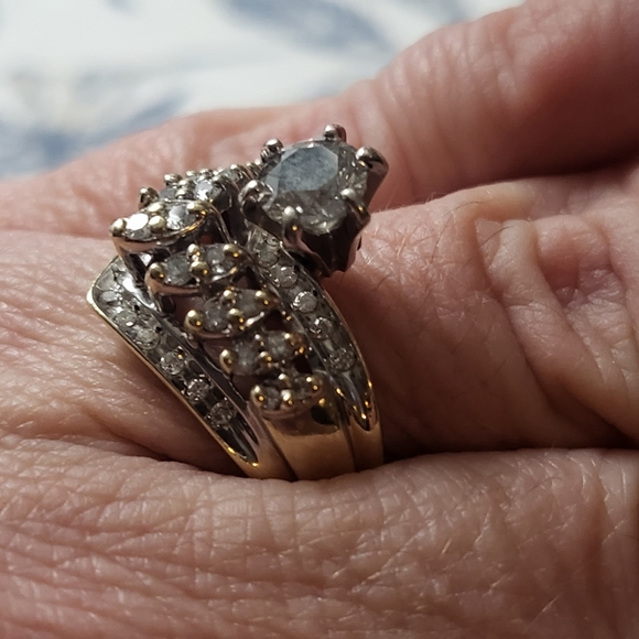 10k, Diamond Ring - Picture 4 of 8